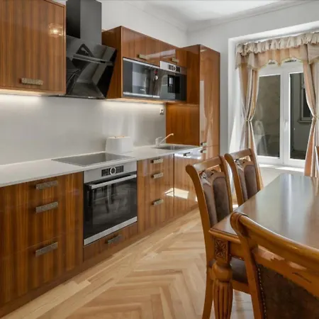 Chestnut Old Town Apartment Bratislava