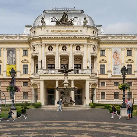 Chestnut Old Town Apartment