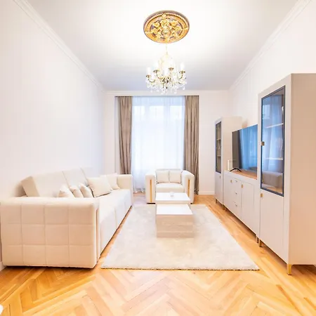 Chestnut Old Town Apartment